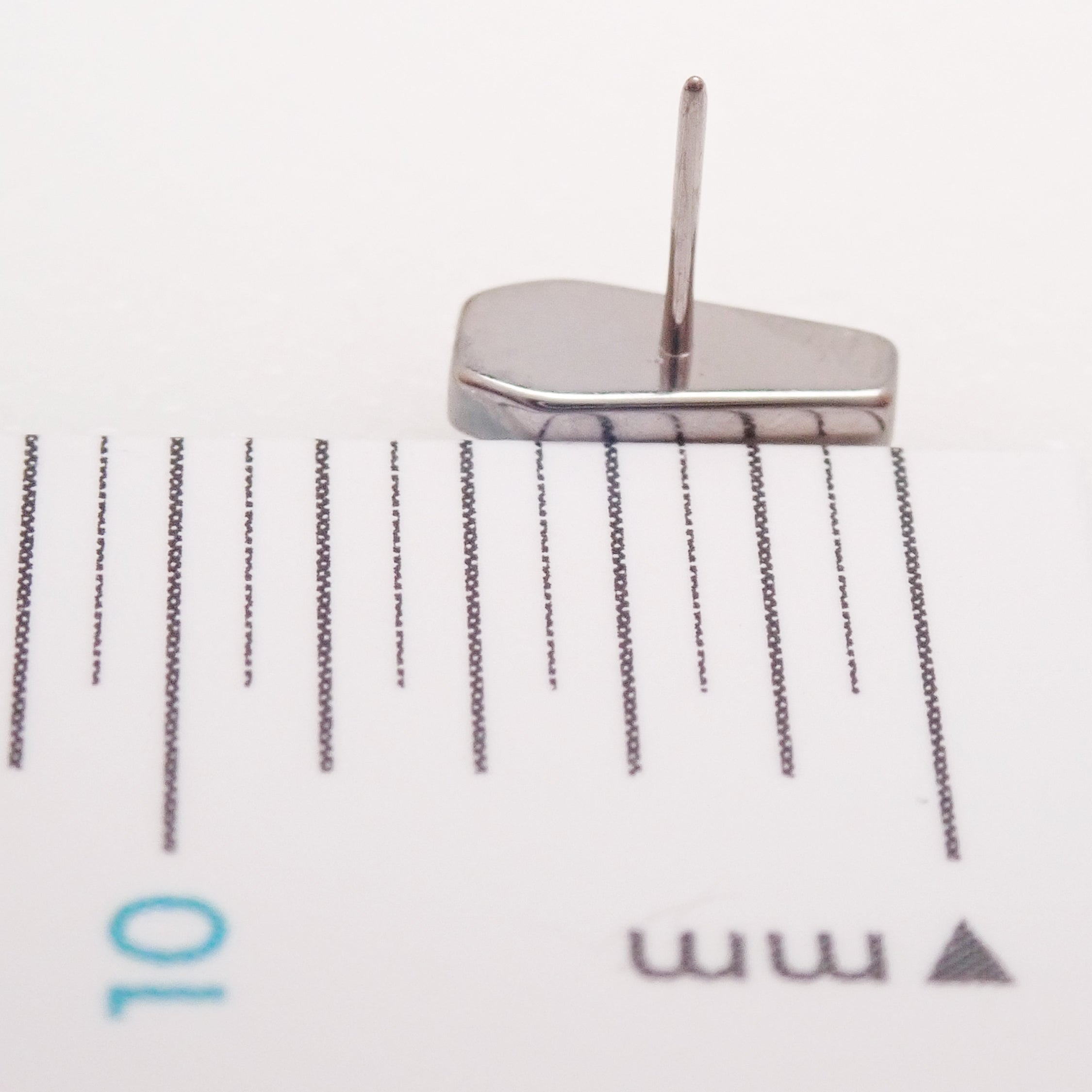 Cross on Coffin Push Fit Flatback Titanium 20g, 18g, 16g, 14g