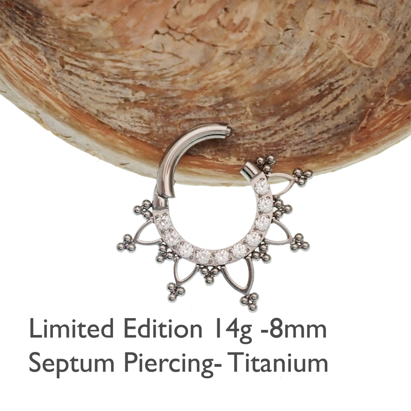 14g-8mm CZ hinged Clicker implant titanium