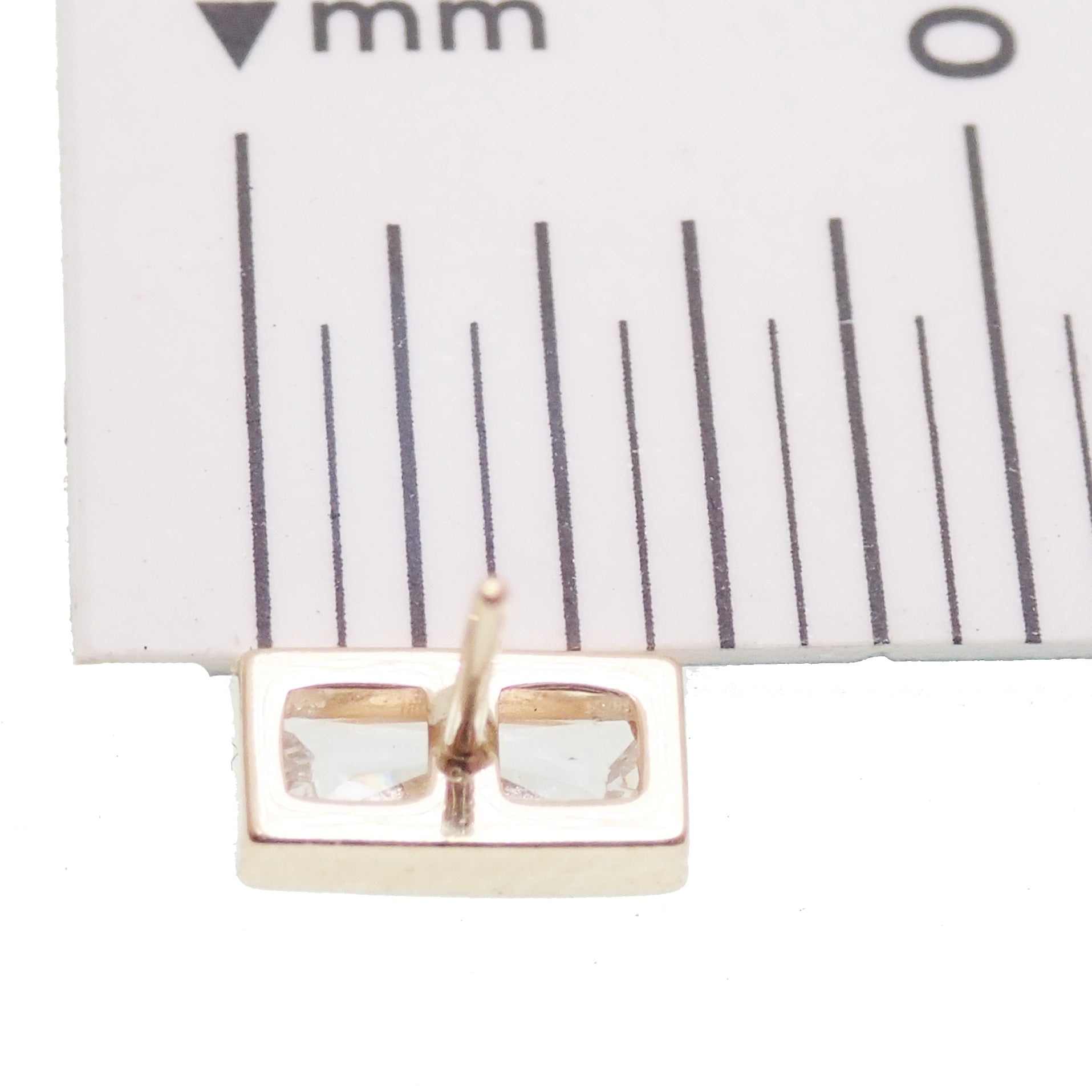 14k gold rectangular top titanium flatback push-fit piercing by Body Clickers, sleek and modern jewelry for sensitive ears