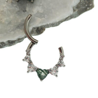 Hinged 16g body clicker featuring moss agate and CZ accents in a heart shape, designed for body jewelry piercing.
