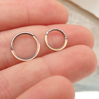 Photochromic epoxy clicker ring in 16g from Body Clickers Body Jewelry, featuring an 8mm design and adjustable clicker closure.