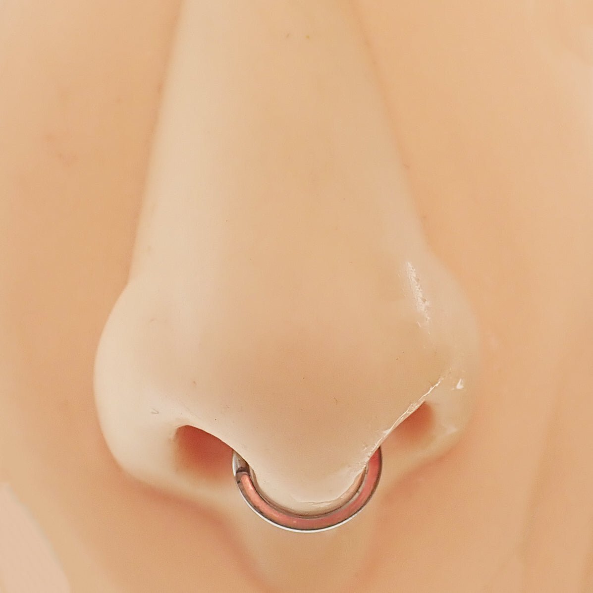 Photochromic epoxy clicker ring in 16g with 8mm size, featuring a body jewelry design and color-changing effects.