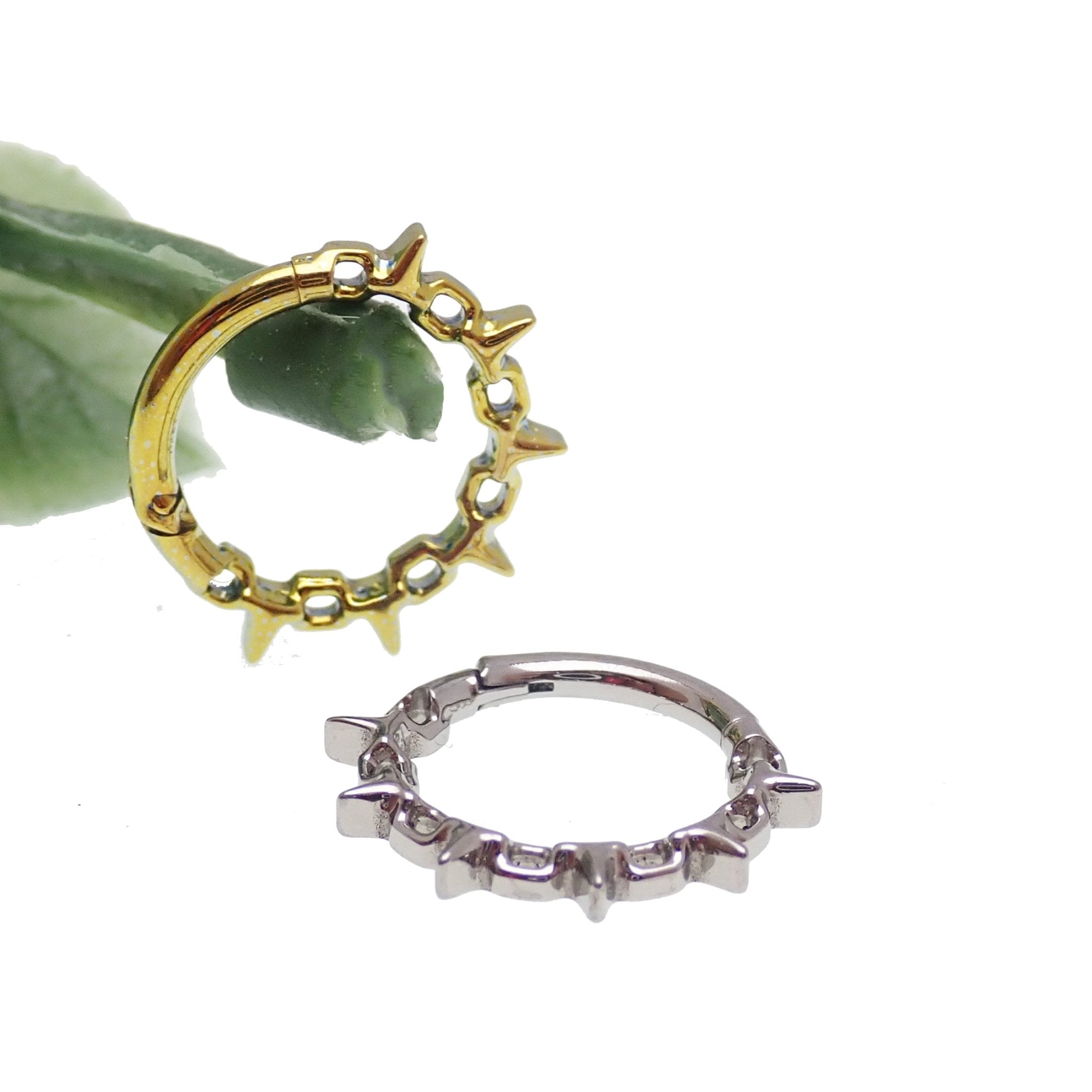 16G Chain Spike Hinged Clicker Body Jewelry in 8mm with hinged design and chain spike for piercings