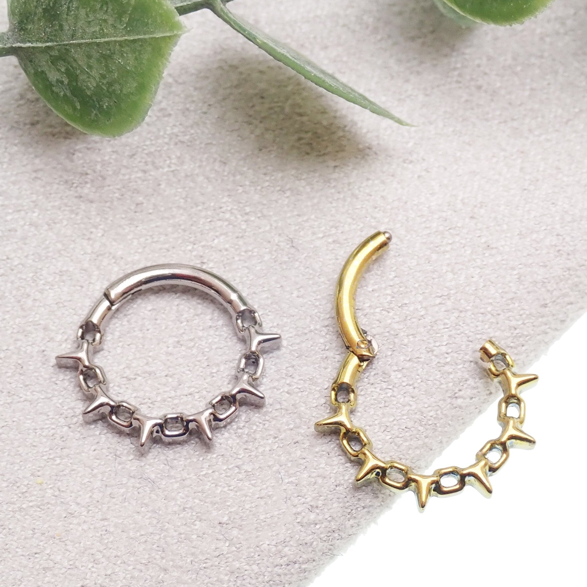 16G chain spike hinged clicker body jewelry with 8mm design, featuring a stylish spike and chain detail in a sleek piercing ring.