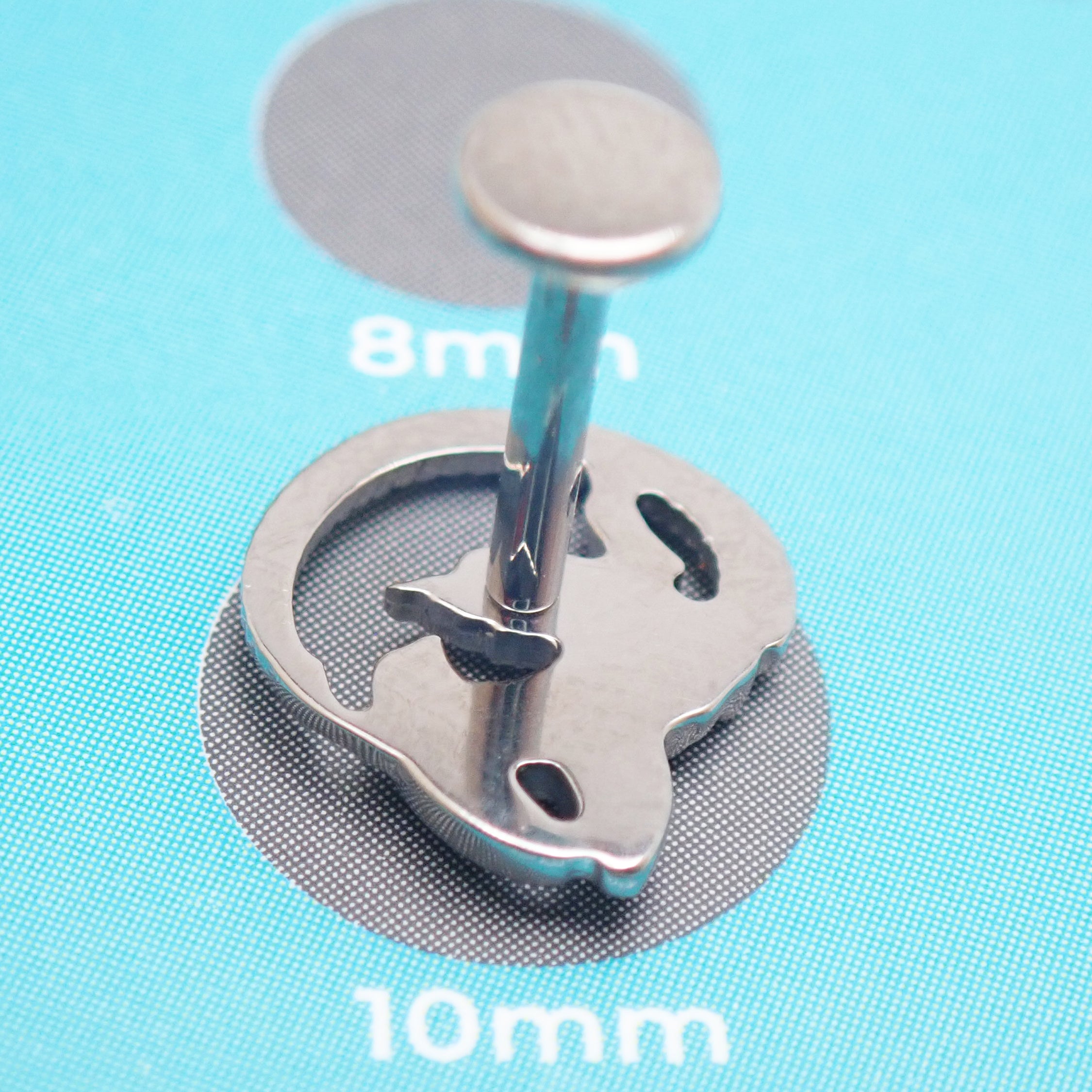 Alien internally threaded titanium flatback labret piercing earrings in 14g, 16g, and 18g with a sleek flatback design.