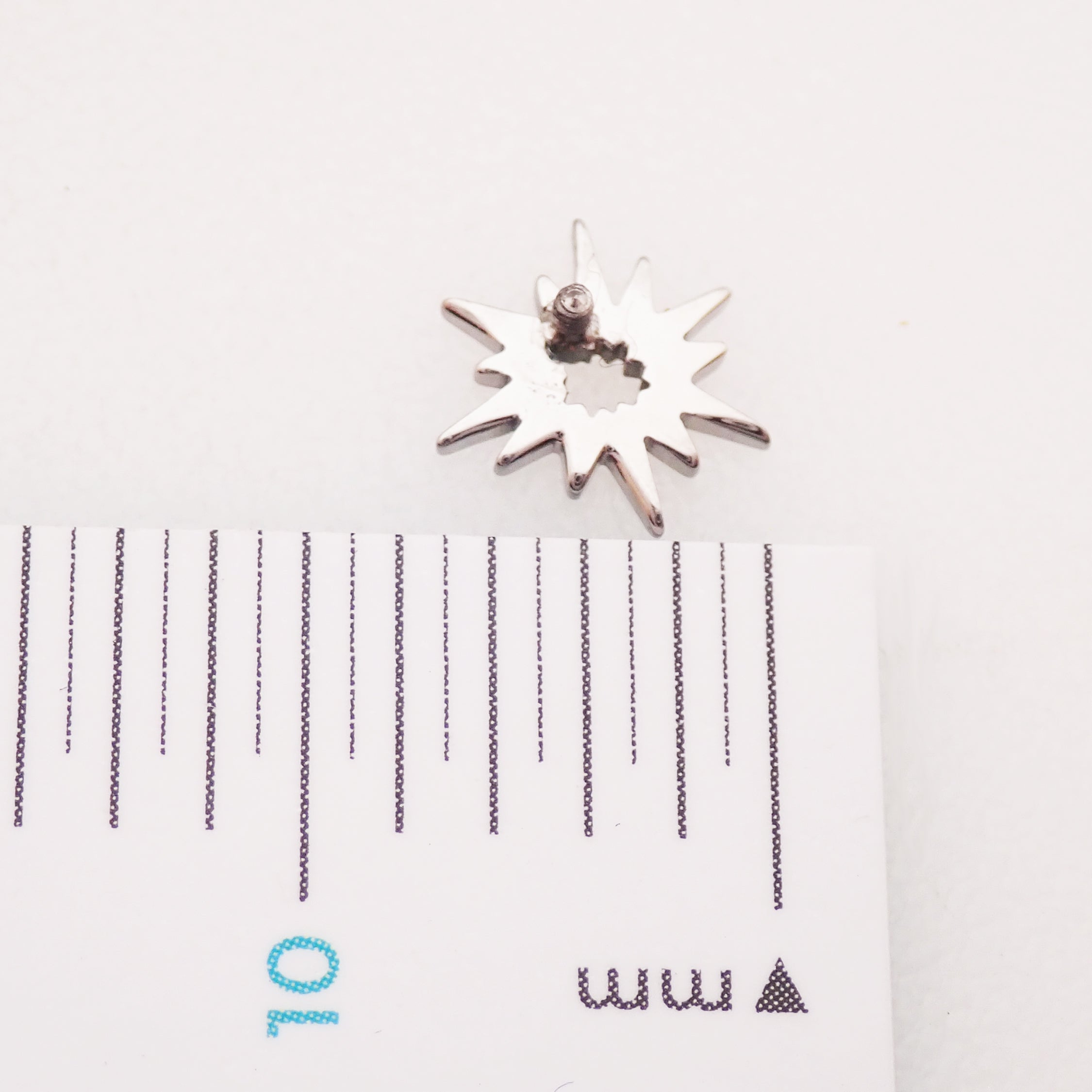 Starburst titanium flatback labret piercing earrings in 14g, 16g, and 18g with internally threaded design and 6mm size.