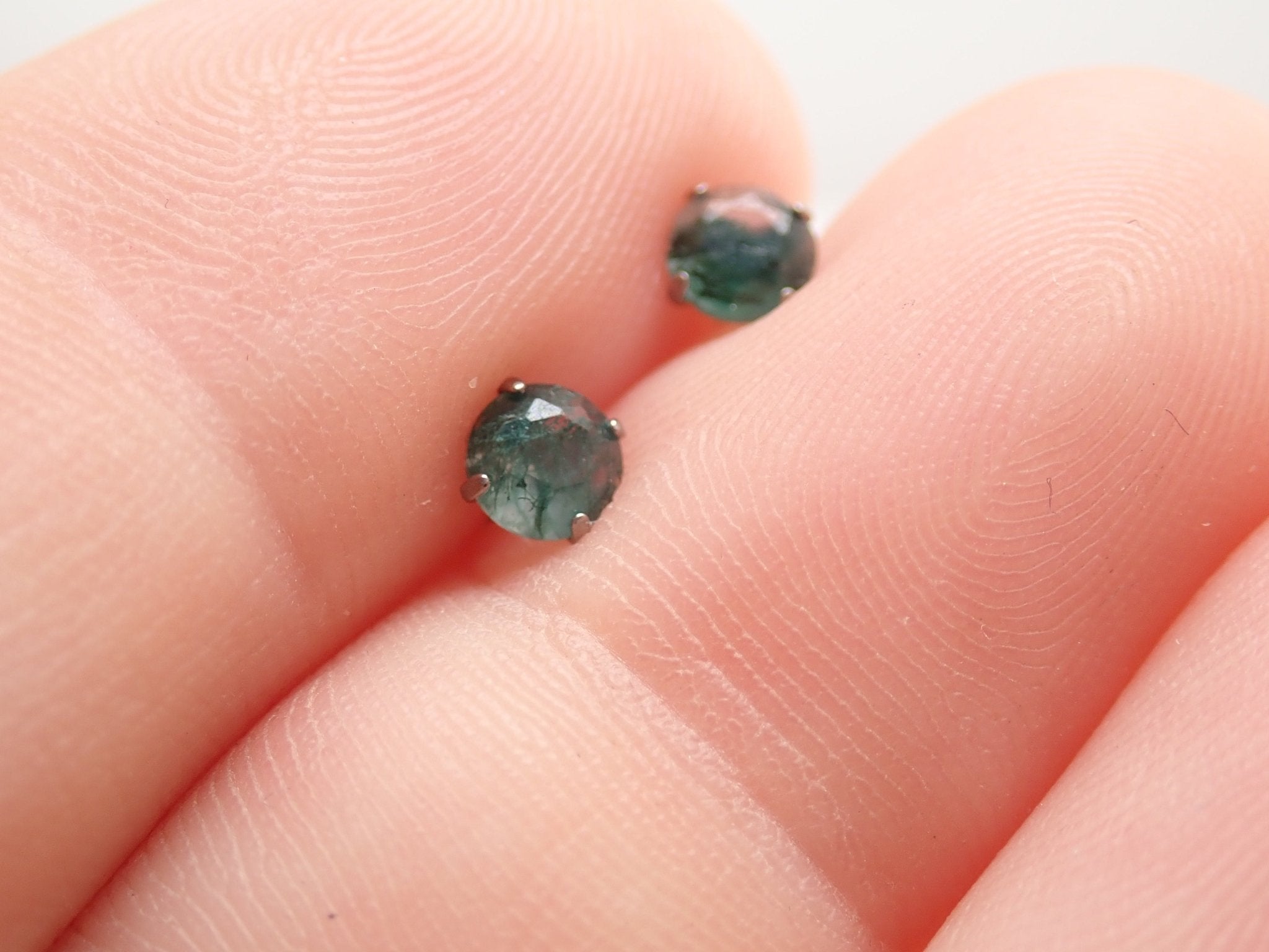 Body Clickers titanium moss agate earrings with 20g body jewelry design, featuring natural moss green gemstone and sleek metal finish.