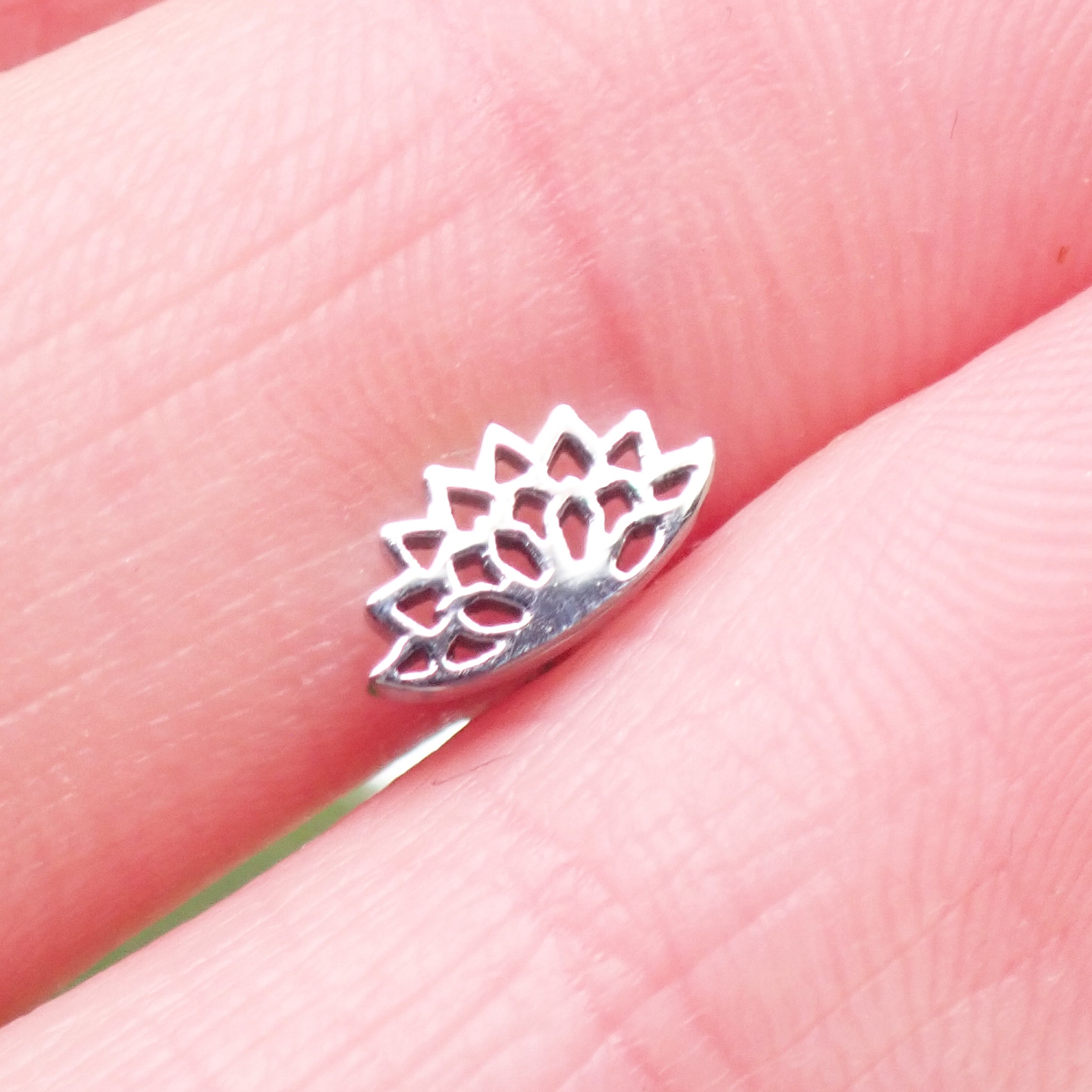 Implant Titanium Lotus Leaf Cutout Flatback Piercing, Internally Threaded 18g, 16g, 14g