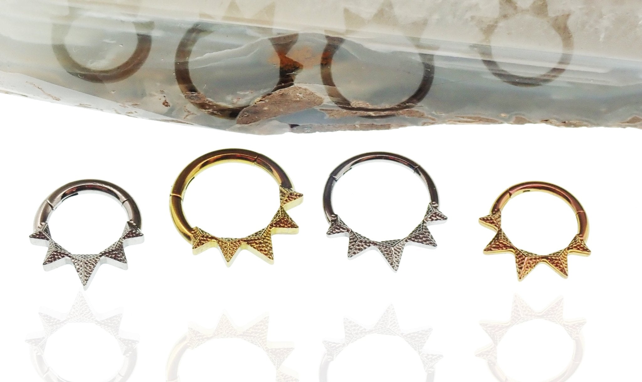 Hammered hinged clicker jewelry by Body Clickers featuring point design in 14g and 16g with 8mm size.