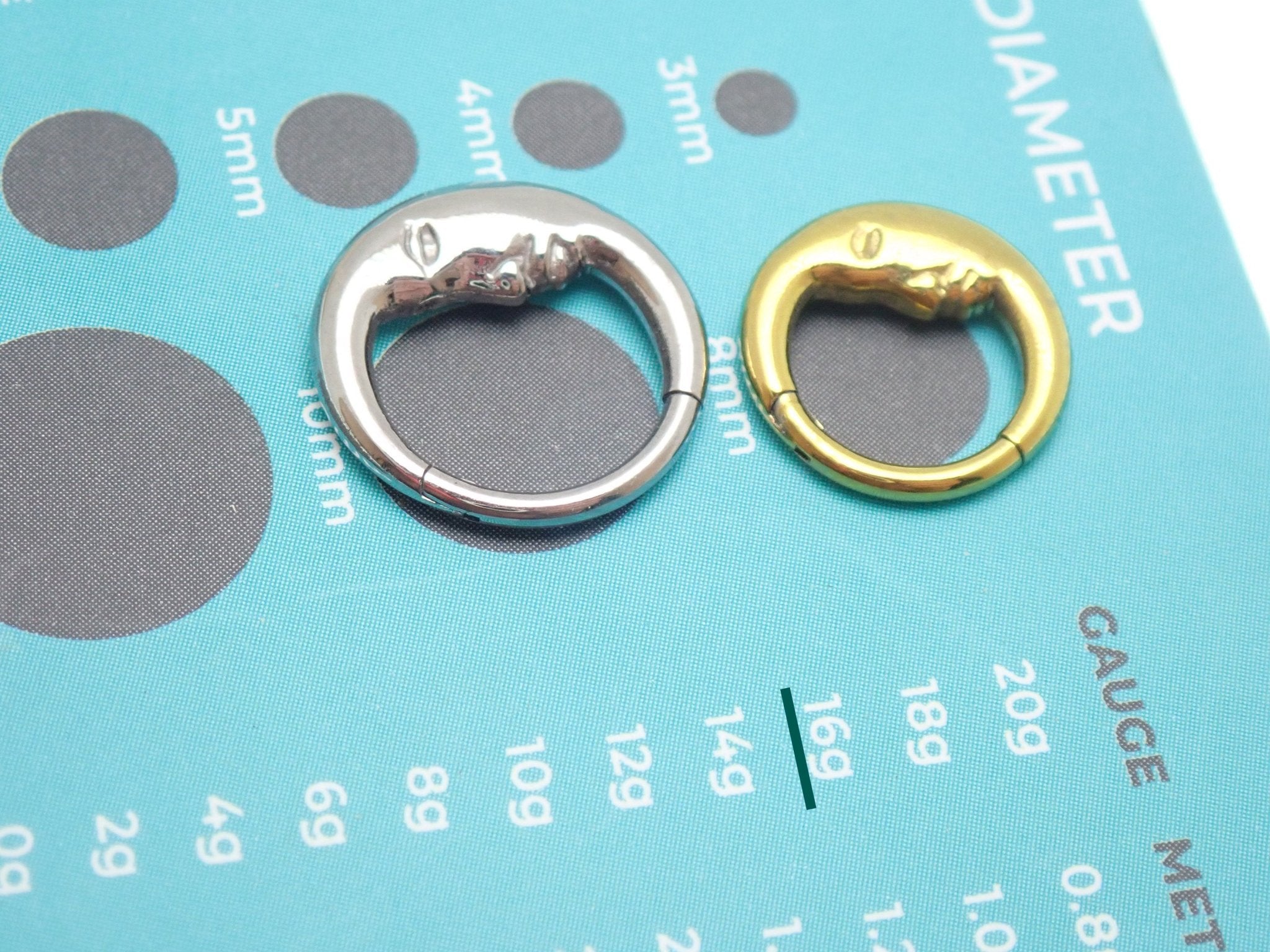 Titanium septum clicker by Body Clickers with 16g gauge, 8mm or 10mm length, suitable for daith and septum piercings.