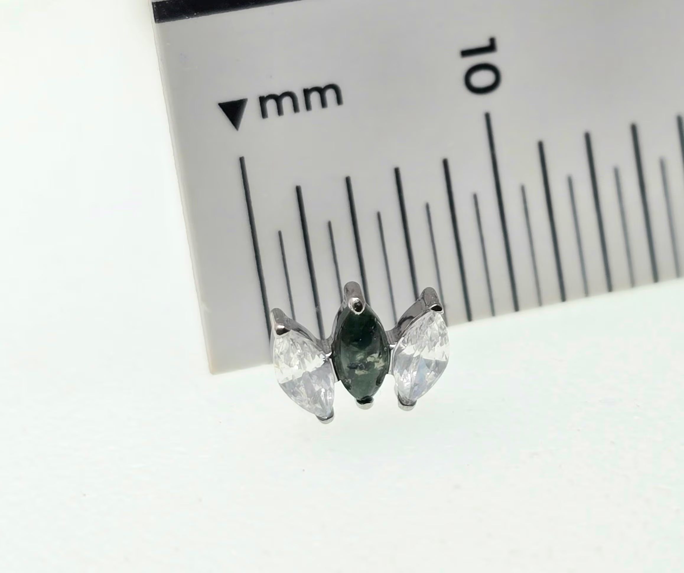 Moss Agate Arch Cluster Titanium Flatback/ Labret Piercing 18g, 16g, 14g