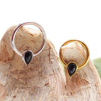 Magpie 16g natural stone onyx teardrop titanium clicker earring for body jewelry, with a polished teardrop-shaped onyx stone.