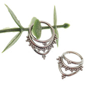 Magpie 16g titanium 3-tier fan out septum clicker with beaded design in 8mm and 10mm sizes, showcasing a stylish body jewelry piece.