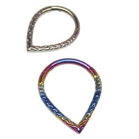 Magpie Hammered V Titanium Clicker in 8mm and 10mm, featuring textured hammered finish and sleek V-shaped design.
