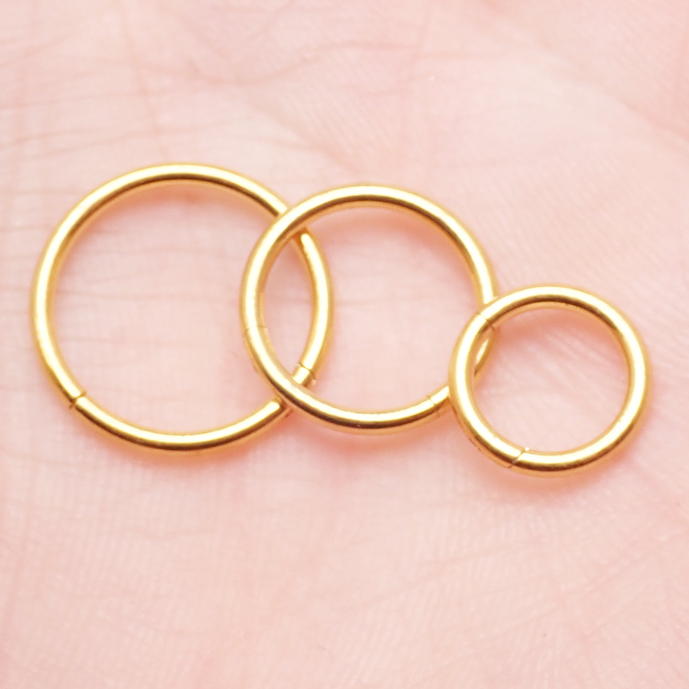 Plain titanium PVD gold clicker hoop earring by Magpie Body Jewelry, 18g with 7mm diameter, suitable for cartilage or ear piercing.