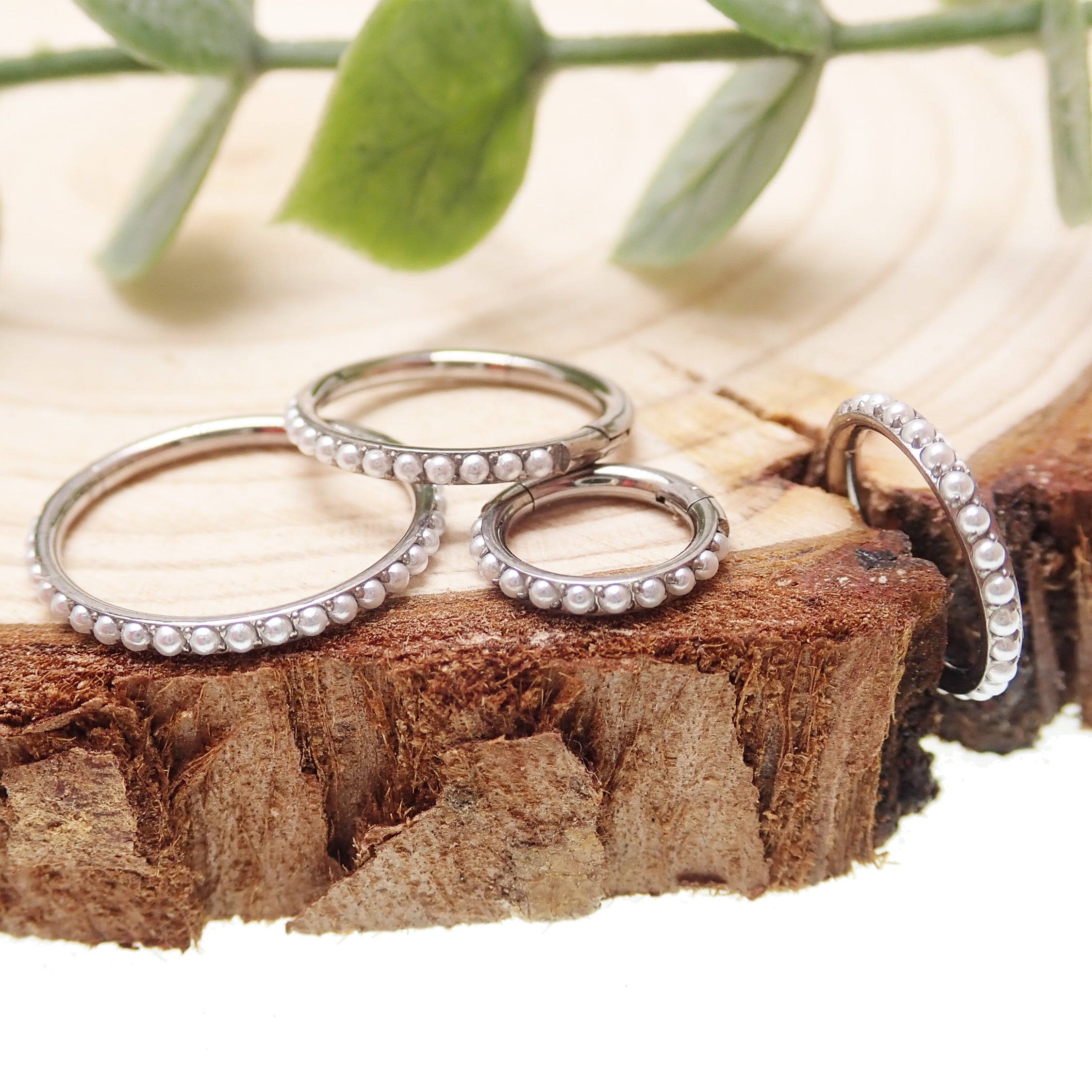 Magpie pearl titanium hinged clicker ring with 6mm pearl, 16g, featuring a sleek, modern design for body jewelry.