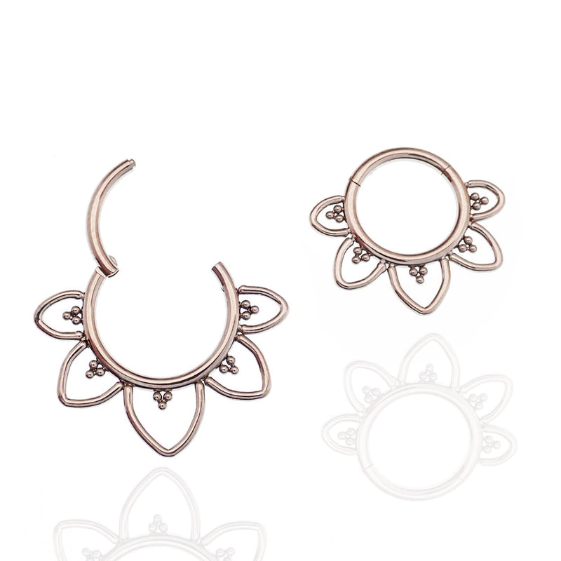 Plain filigree titanium hinged clicker earring in 16g, featuring intricate design and secure hinge from Magpie.
