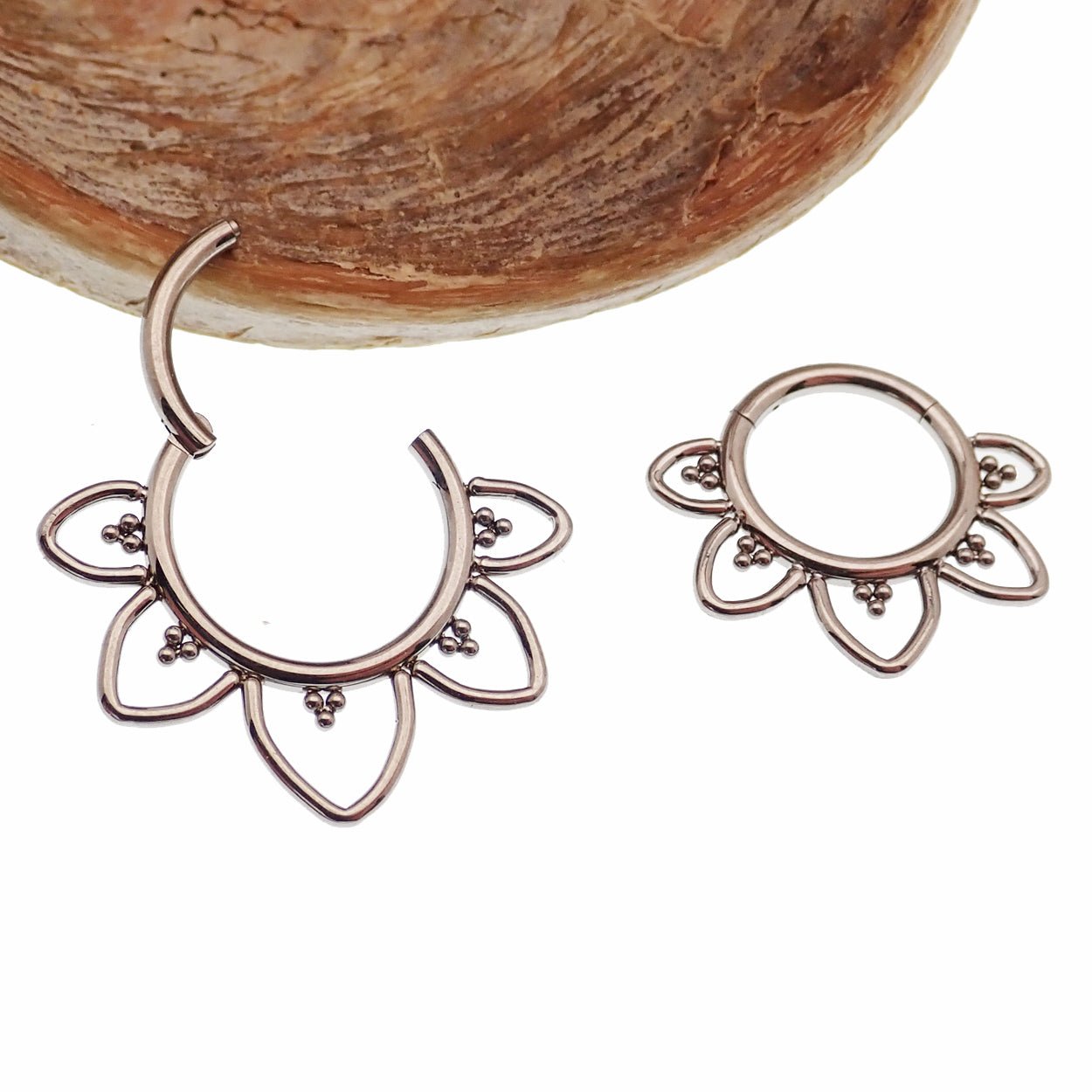 Plain filigree titanium hinged clicker earring in 16g with 8mm diameter, designed by Magpie for stylish body jewelry.
