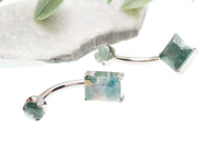 Magpie moss agate belly ring in 14g with a 10mm stone, featuring a smooth and polished gemstone for belly piercing jewelry.