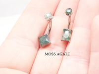 Magpie Moss Agate belly ring in 14g, 10mm with a polished moss green gemstone, designed for belly piercing jewelry.