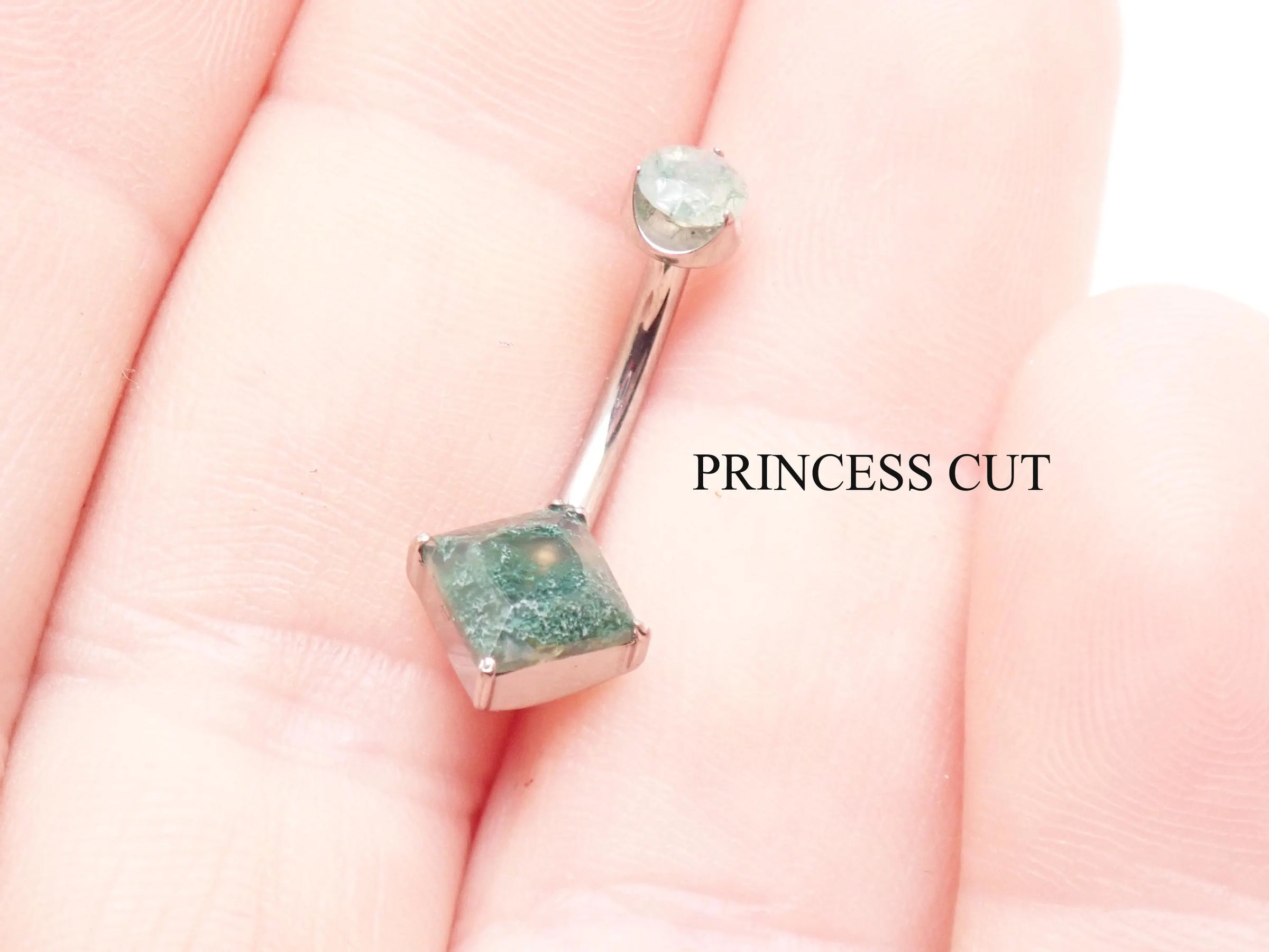 Magpie moss agate belly ring in 14g, 10mm with a polished green and white patterned stone for belly piercing jewelry.