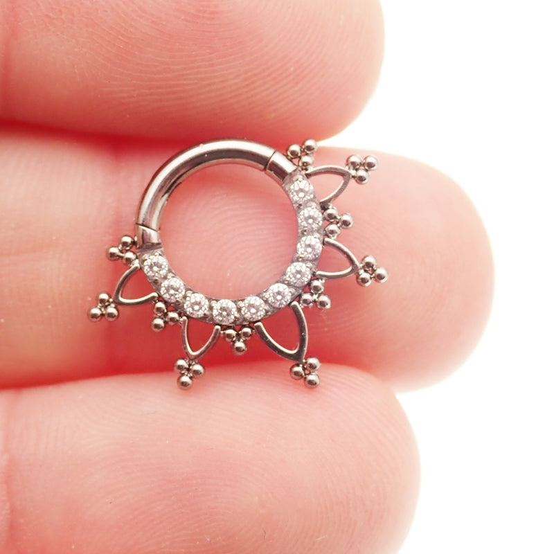 14g-8mm CZ hinged Clicker implant titanium