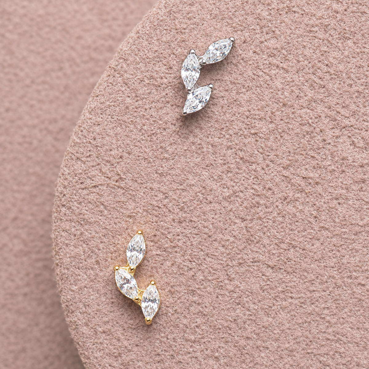 Implant Titanium Vine CZ Flatback Piercing, Internally Threaded