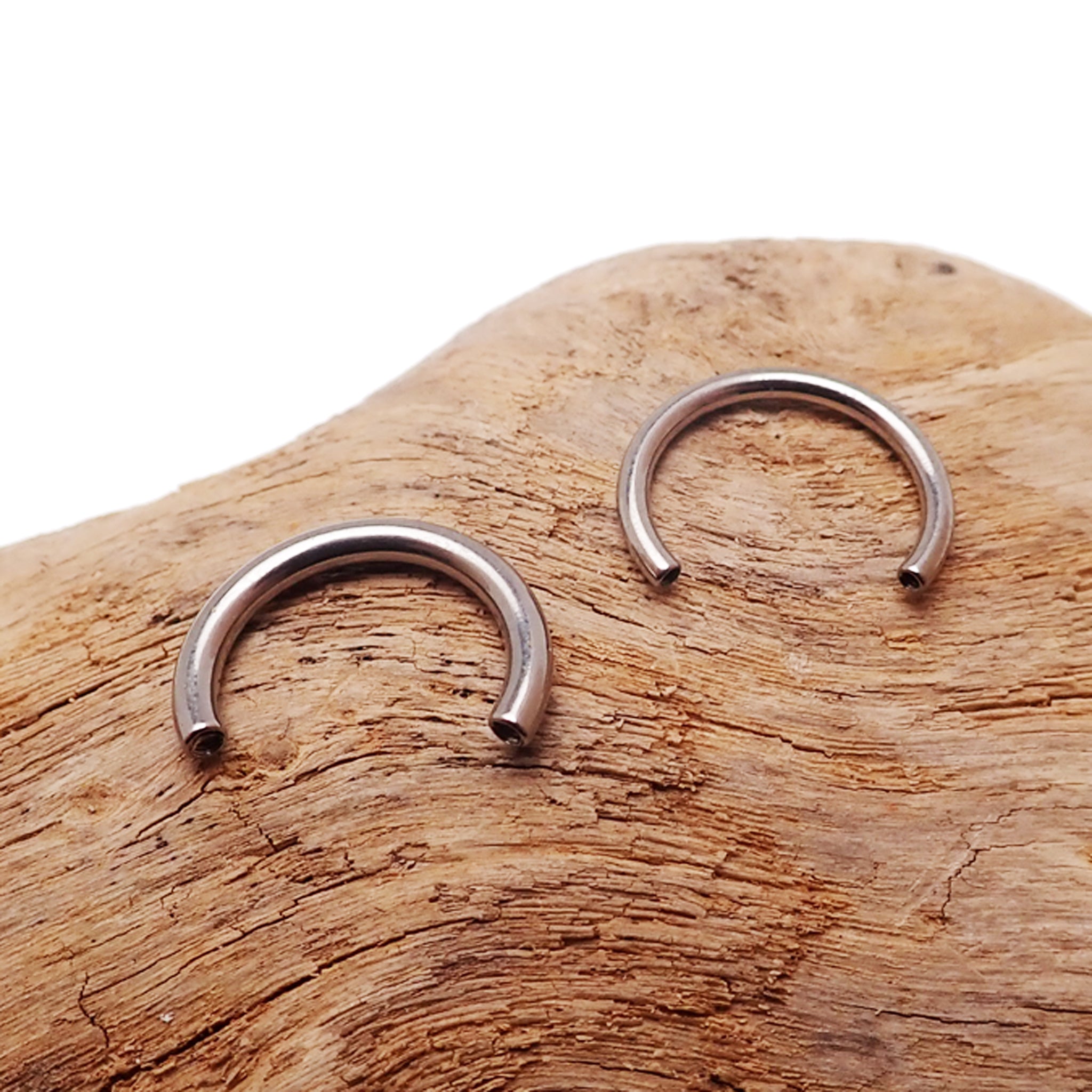 Body Clickers 16G titanium internally threaded horseshoe circular ring for body piercing, featuring a sleek, curved design.