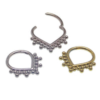 Heart-shaped beaded titanium clicker body jewelry 16g, designed for body piercing, with an elegant 8mm heart shape and beaded detail.