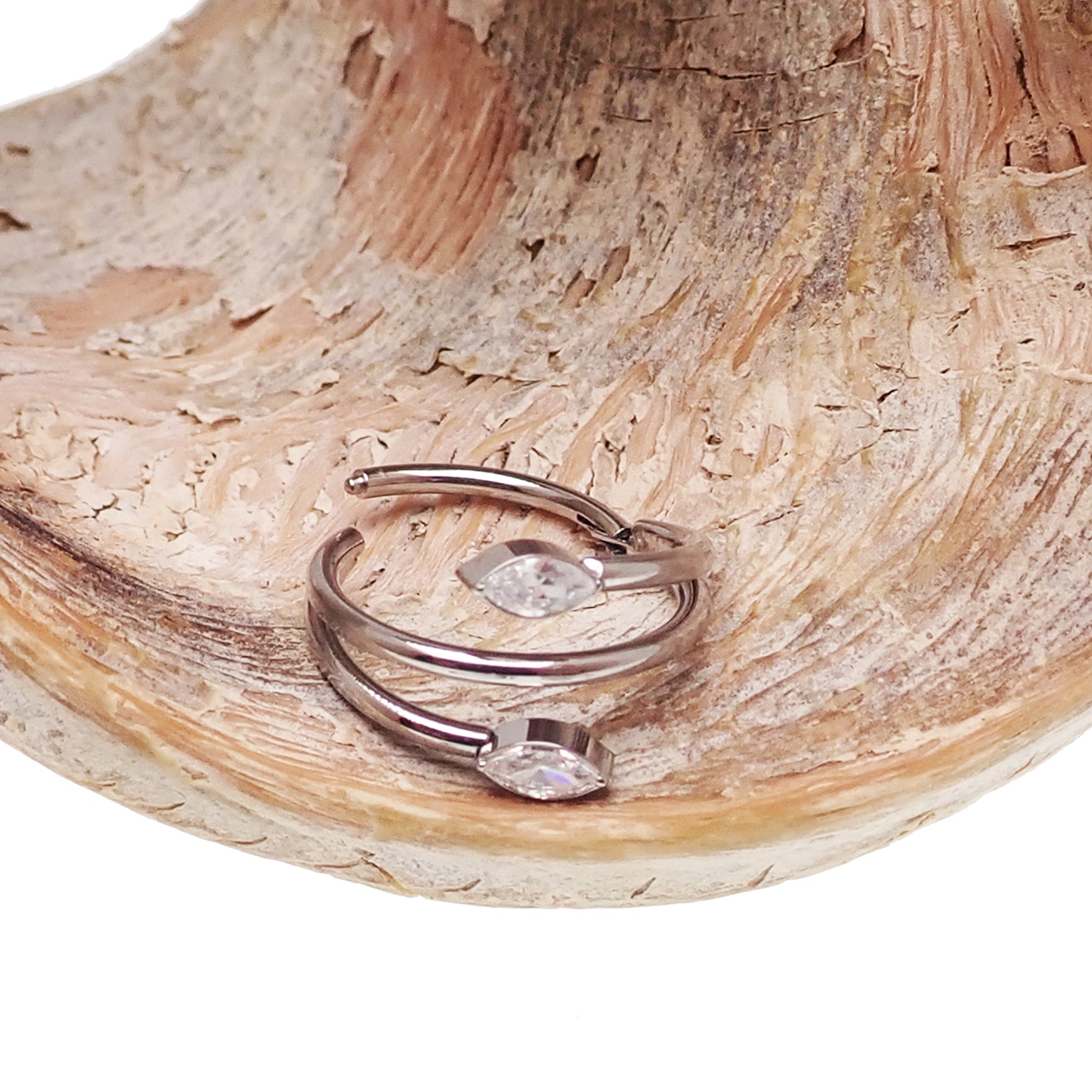 Vine Leaf CZ Clicker body jewelry with 8mm vine leaf design in 16g gauge, by Body Clickers.