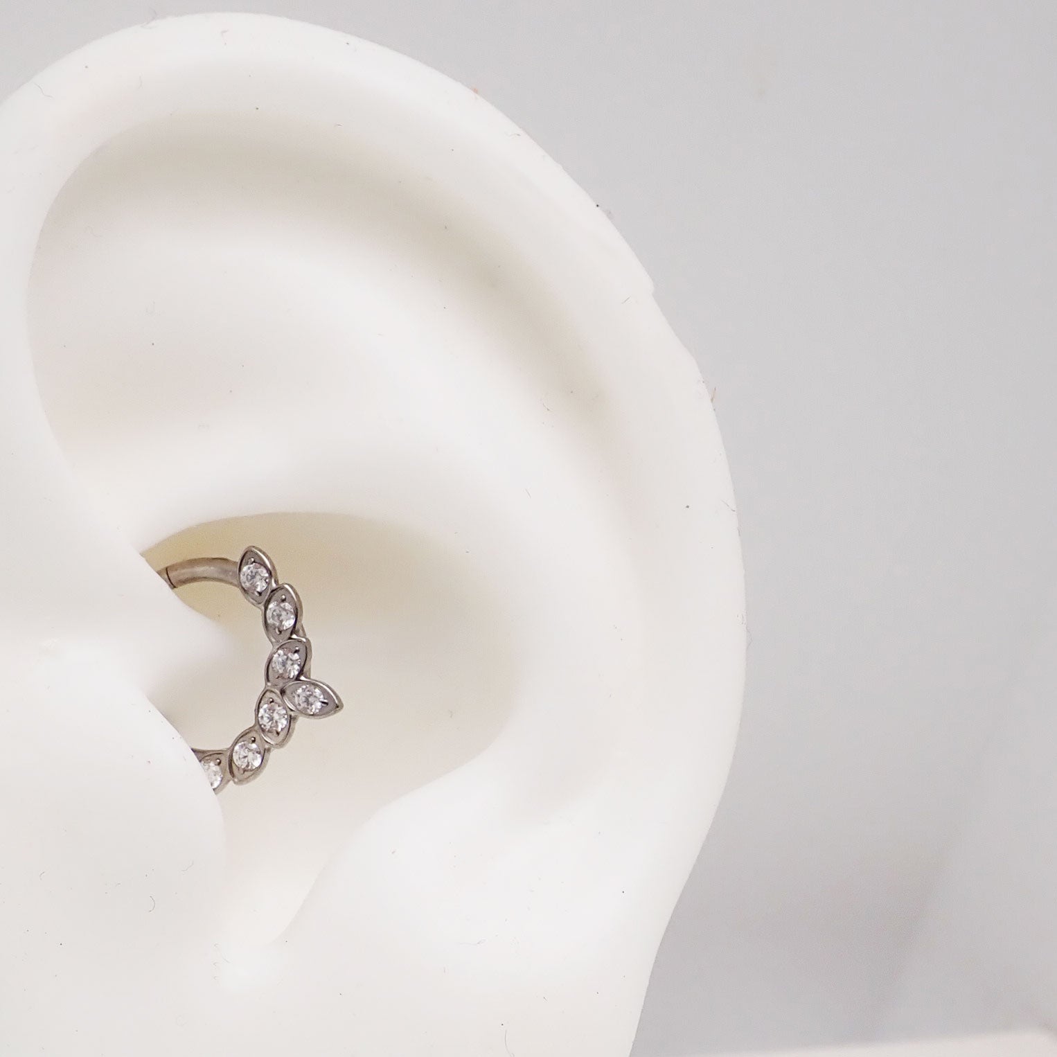 Titanium CZ leaf body jewelry clicker 16g with 8mm size, featuring a leaf design from Body Clickers Body Jewelry.