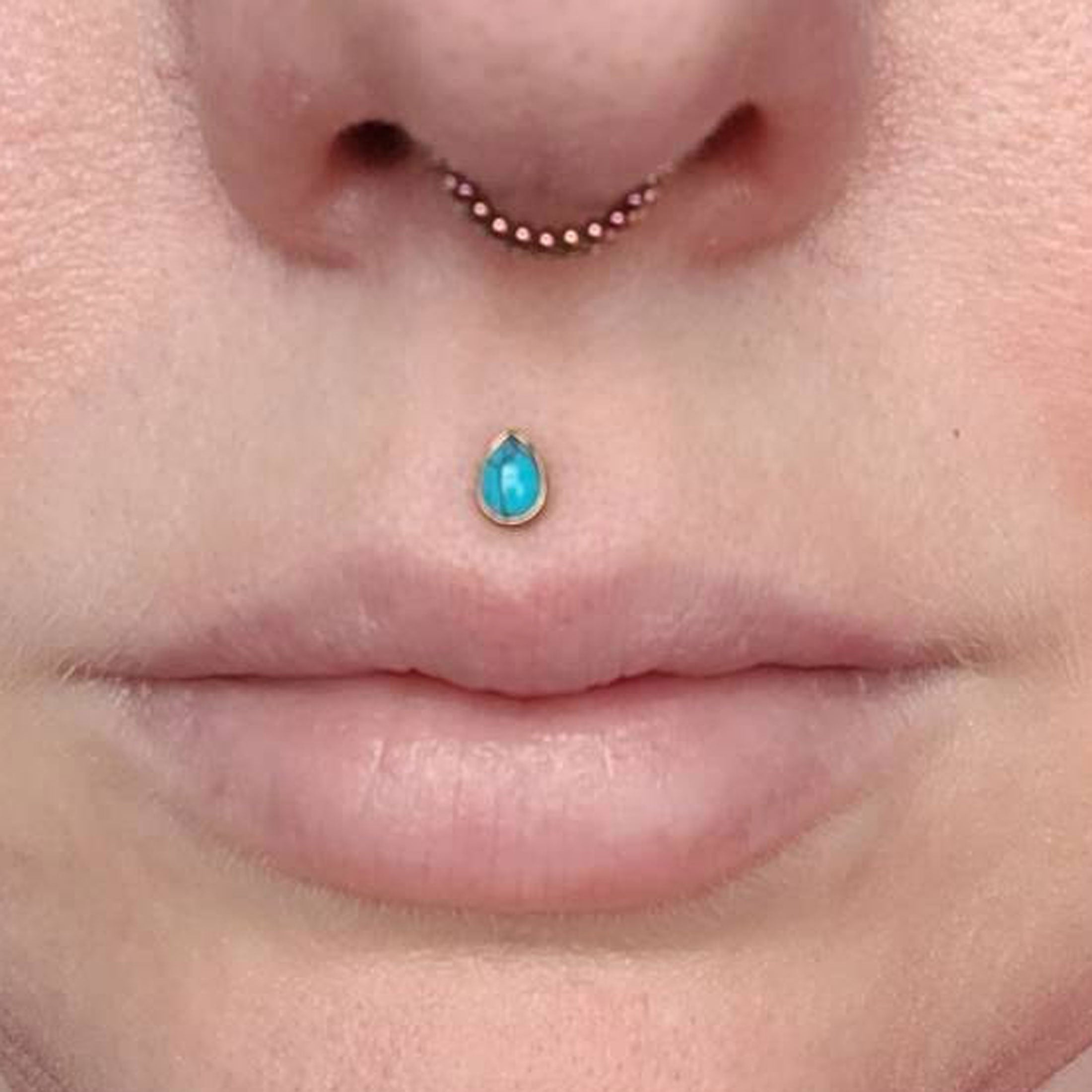 Titanium flat back labret with natural onyx stone in a tear drop shape, 18G 1.0mm, from Body Clickers.