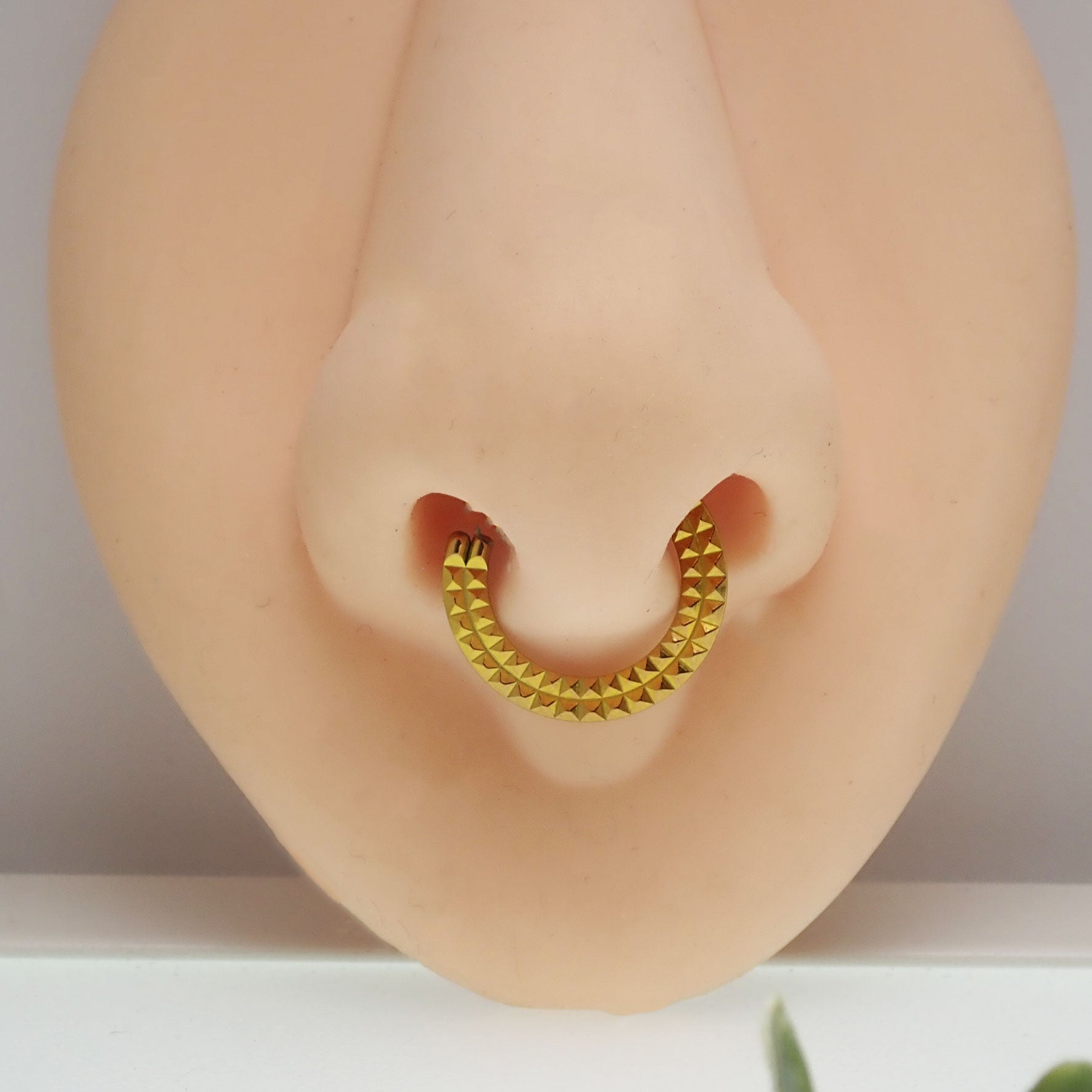 Hinged Body Clickers Double Pyramid Septum Clicker 16g with 8mm diameter, stainless steel body jewelry for nose piercing.