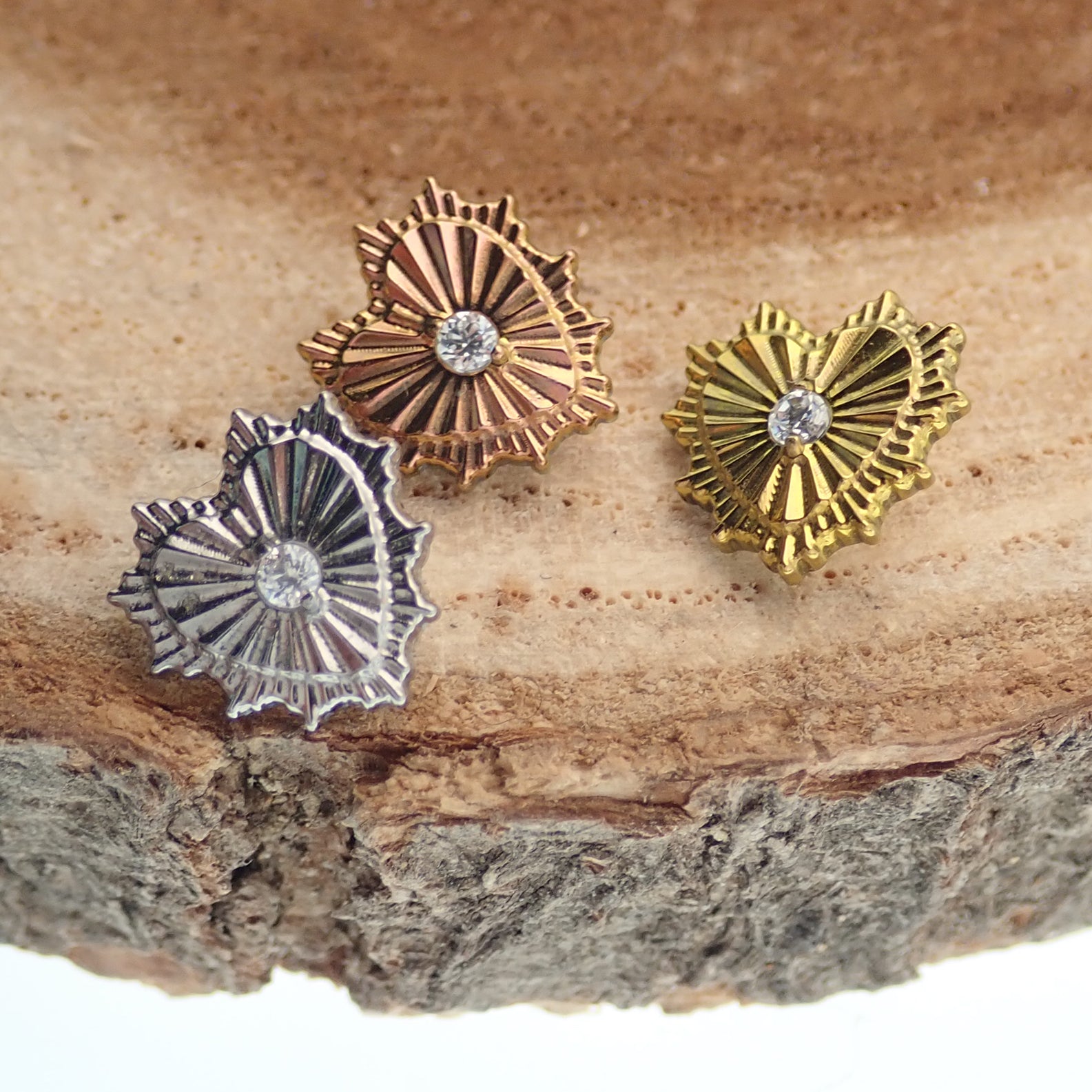 Explosive heart Titanium Top, Internally threaded - Body Clickers Body Jewelry