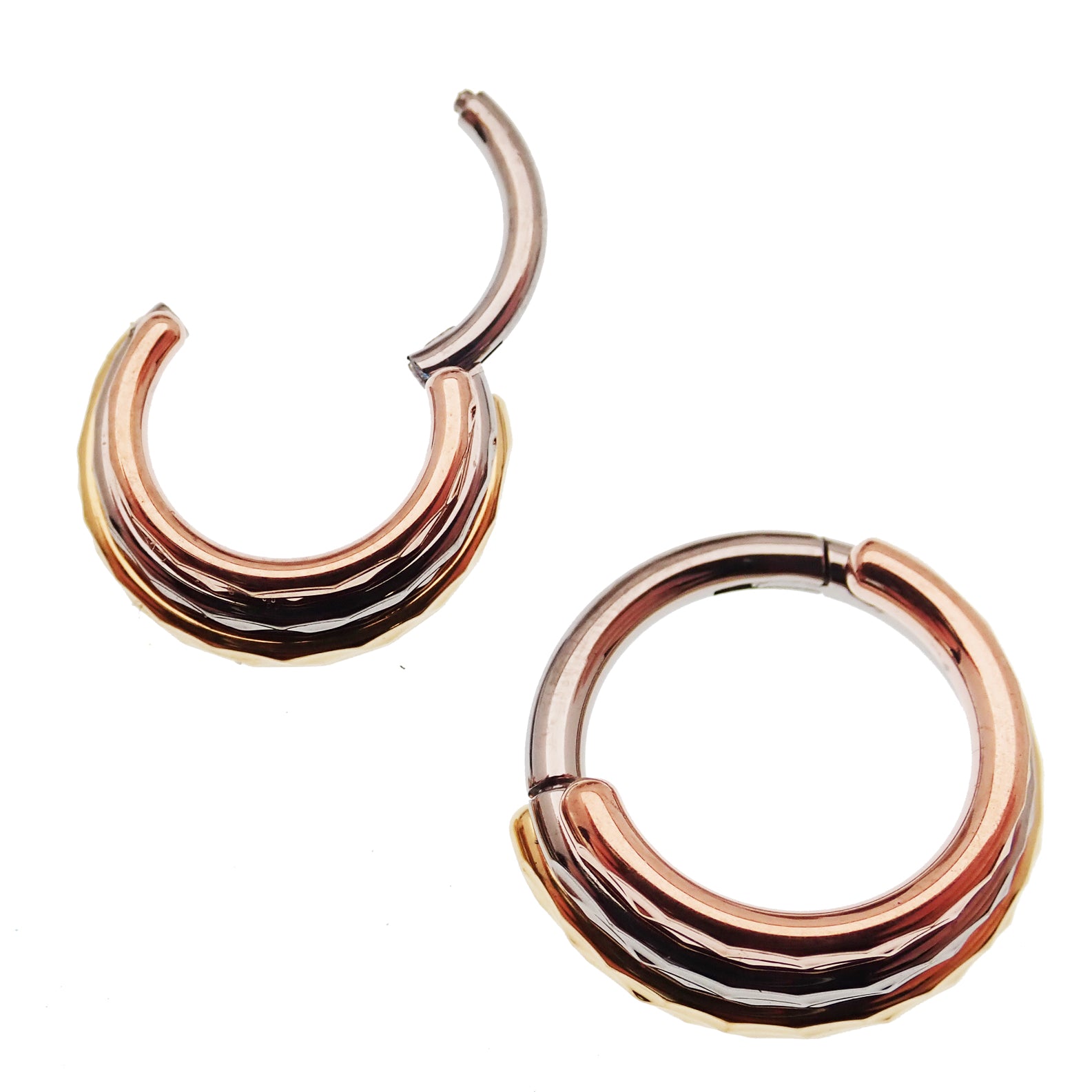 Hammered Trio metal septum clicker by Magpie, stacked design in 16g and 14g with 8mm diameter, jewelry for septum piercing.
